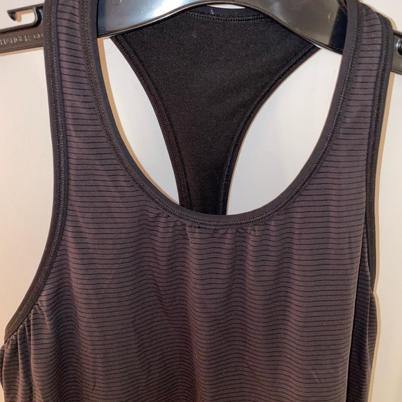 Lululemon Tank with support bra (black) - Picture 3 of 5
